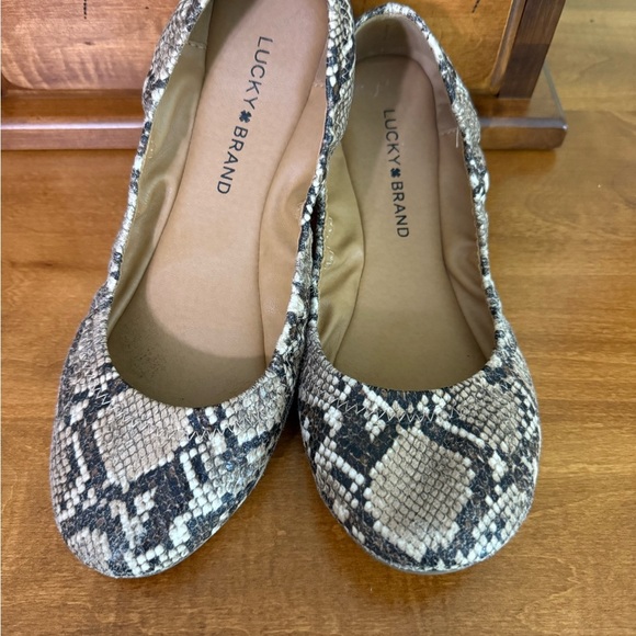 Lucky Brand Emmie snakeskin ballet flats slip ons woman size 8 - Picture 2 of 9